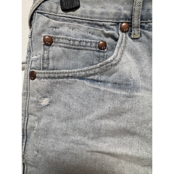 Free People distressed cut off denim shorts W 26 - Picture 4 of 8